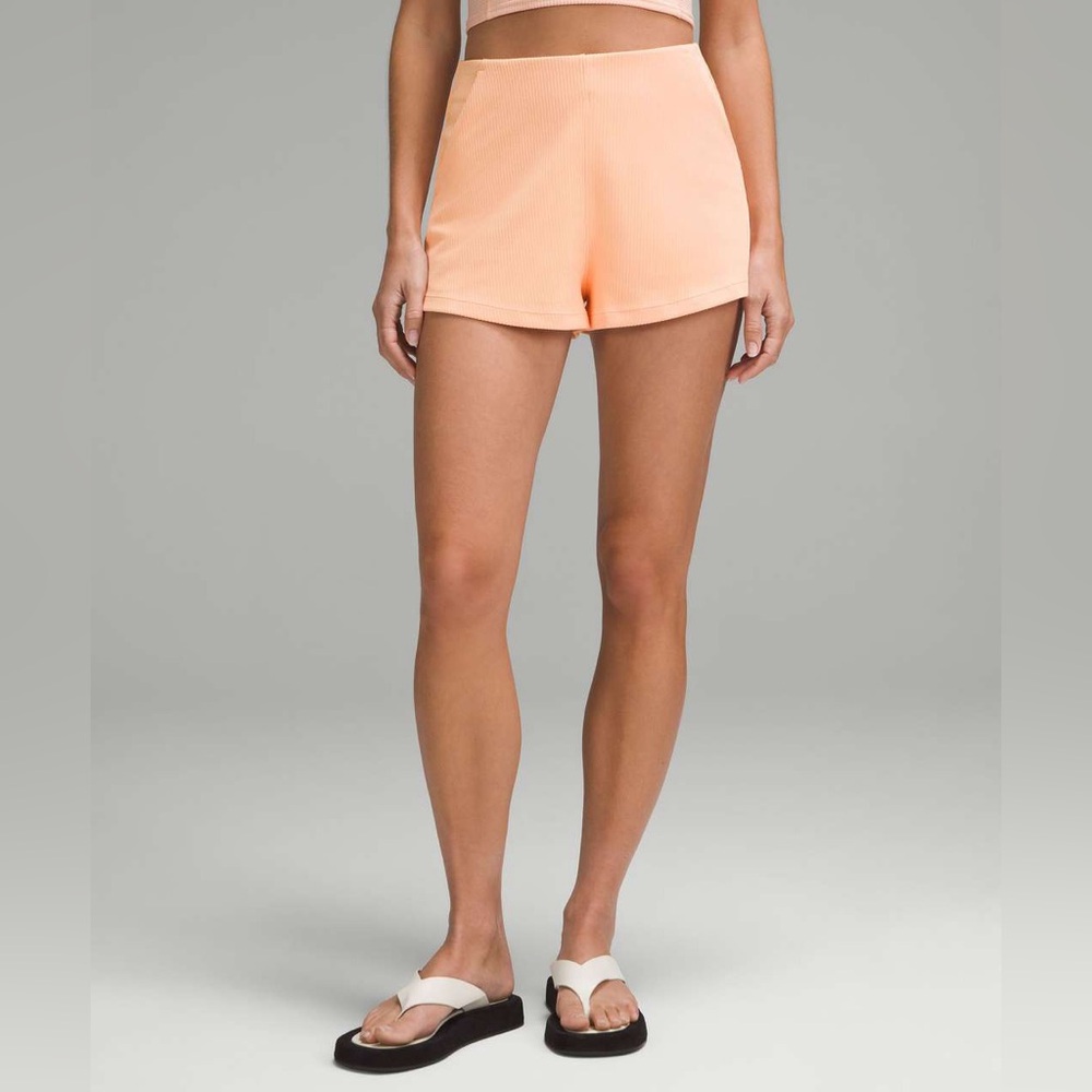 Lululemon Ribbed Softstreme High Rise Short 2”